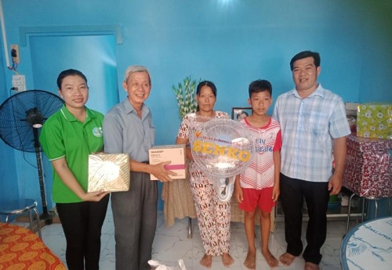 Bàn giao nhà đại đoàn kết